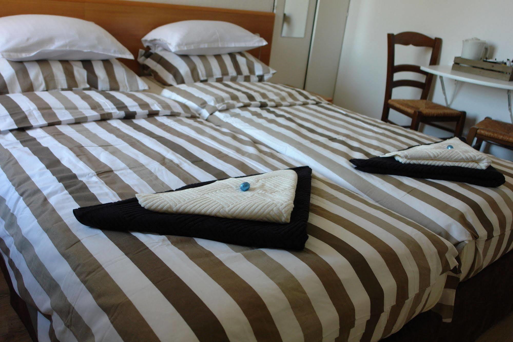 Apart Hotel Het Veerse Meer คอร์ทเคเนอ ภายนอก รูปภาพ